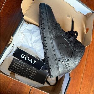 air jordan mid GS size 5Y BLACK/BLACK-BLACK